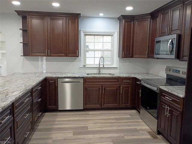 3201 Jean CT, Chesapeake, VA 23323