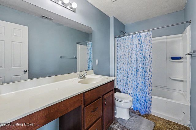 227 Boulders West Dr, Shepherdsville, KY 40165