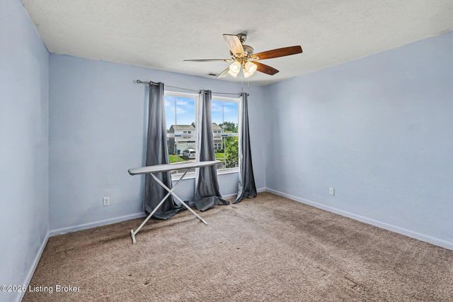 227 Boulders West Dr, Shepherdsville, KY 40165