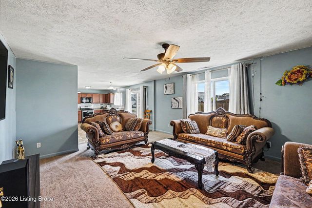 227 Boulders West Dr, Shepherdsville, KY 40165