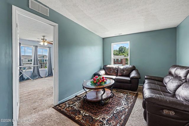 227 Boulders West Dr, Shepherdsville, KY 40165