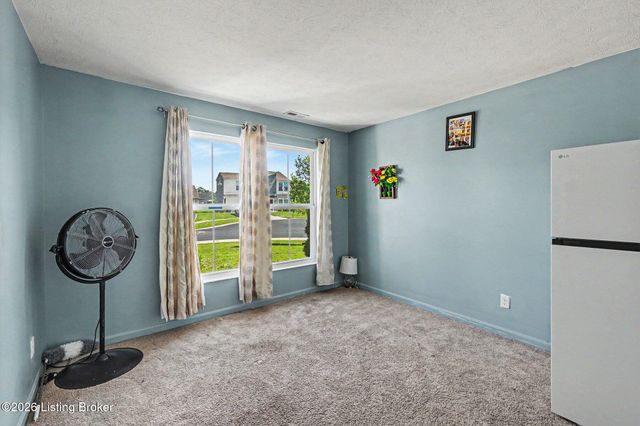 227 Boulders West Dr, Shepherdsville, KY 40165