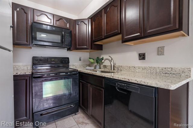 37095 Nottingham Drive 15, Sterling Heights, MI 48312
