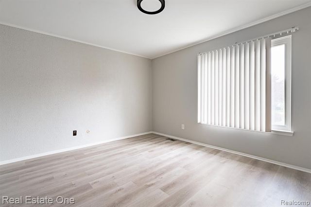 37095 Nottingham Drive 15, Sterling Heights, MI 48312