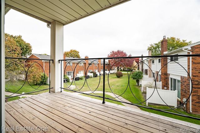 37095 Nottingham Drive 15, Sterling Heights, MI 48312