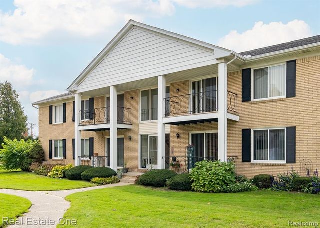 37095 Nottingham Drive 15, Sterling Heights, MI 48312