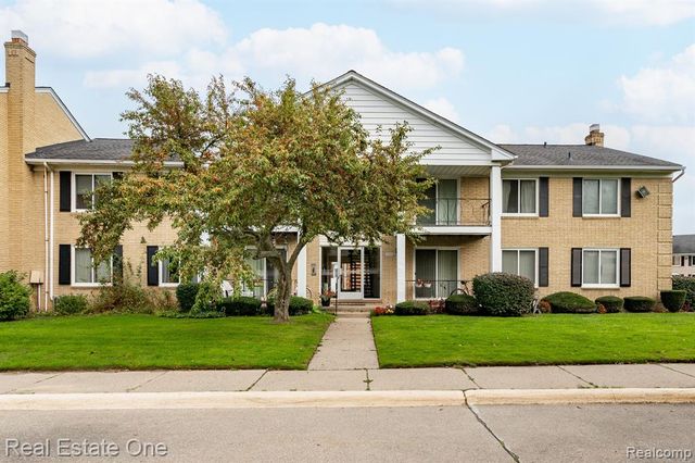 37095 Nottingham Drive 15, Sterling Heights, MI 48312