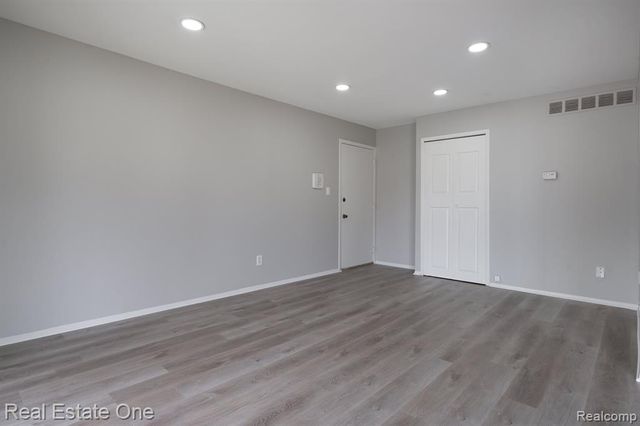 37095 Nottingham Drive 15, Sterling Heights, MI 48312