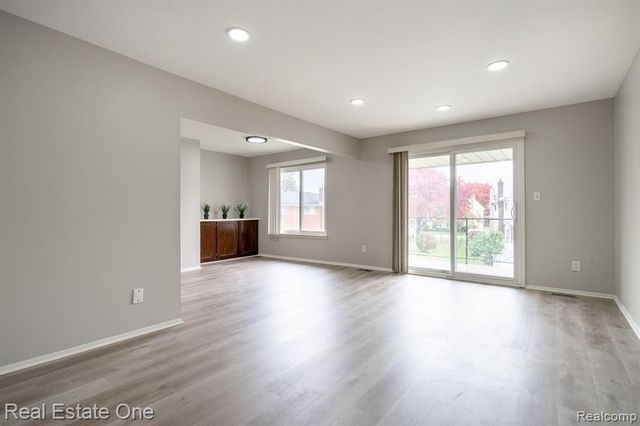 37095 Nottingham Drive 15, Sterling Heights, MI 48312