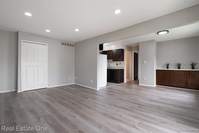 37095 Nottingham Drive 15, Sterling Heights, MI 48312
