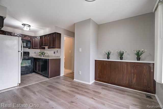 37095 Nottingham Drive 15, Sterling Heights, MI 48312