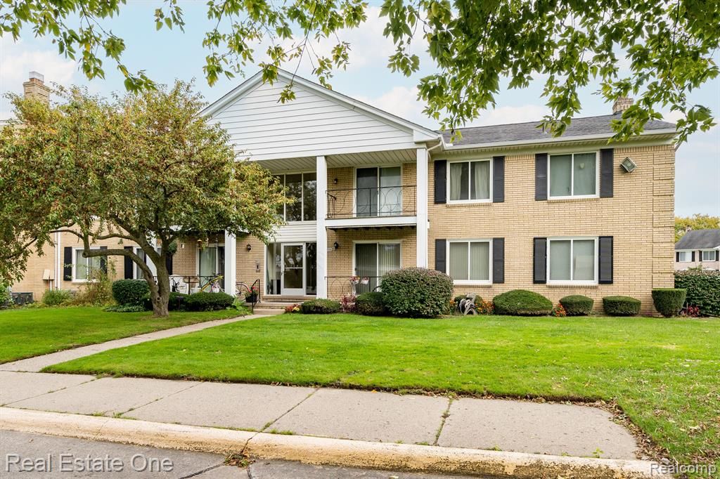 37095 Nottingham Drive 15, Sterling Heights, MI 48312