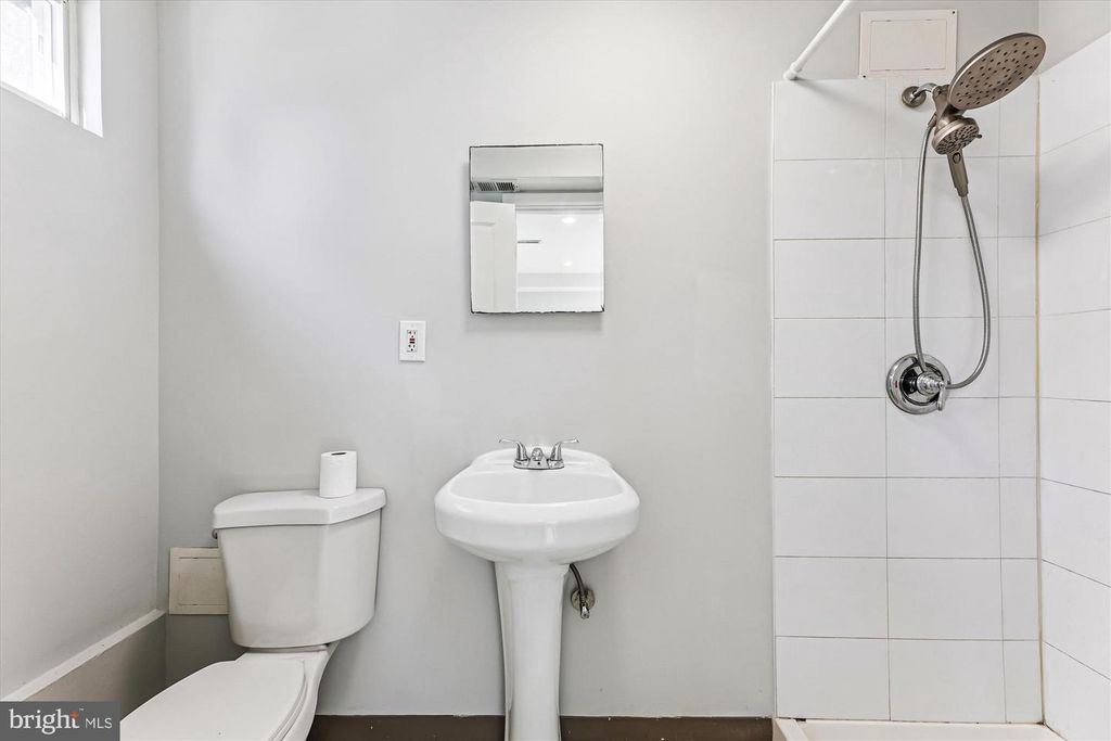 4225 MEADE ST NE, Washington, DC 20019