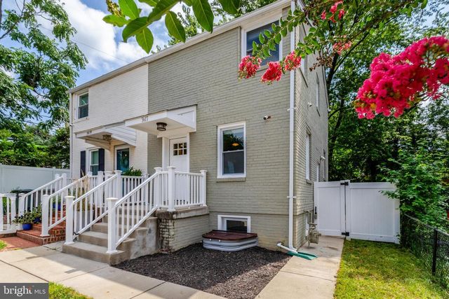 3617 S FOUR MILE RUN DR, Arlington, VA 22206