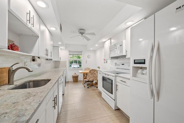1262 N Sugar Sands Boulevard 126, Singer Island, FL 33404