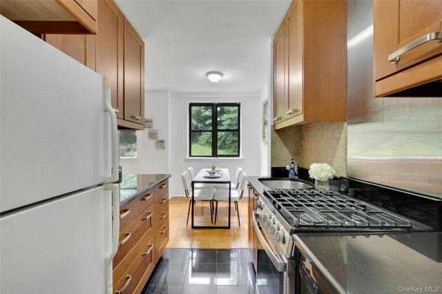 735 Kappock Street 2F, Bronx, NY 10463