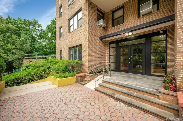 735 Kappock Street 2F, Bronx, NY 10463