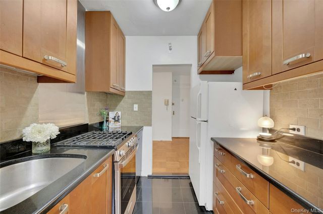 735 Kappock Street 2F, Bronx, NY 10463