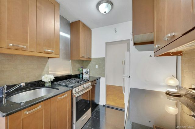 735 Kappock Street 2F, Bronx, NY 10463