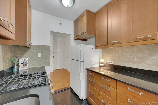 735 Kappock Street 2F, Bronx, NY 10463