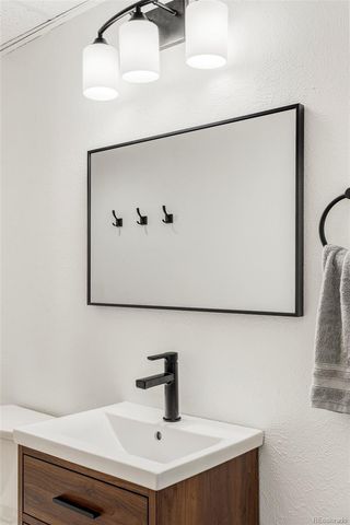 9098 W Chestnut Avenue, Littleton, CO 80128