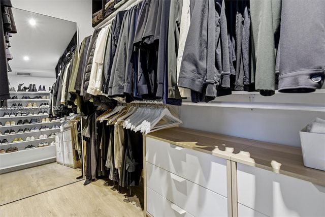 565 South Dr, Miami Springs, FL 33166