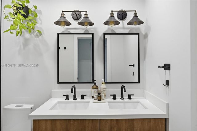 565 South Dr, Miami Springs, FL 33166