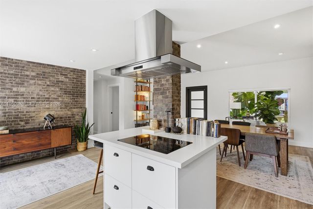 565 South Dr, Miami Springs, FL 33166