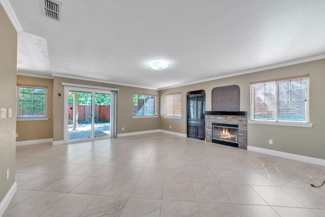 1021 Kirby Ct, Folsom, CA 95630