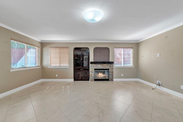 1021 Kirby Ct, Folsom, CA 95630