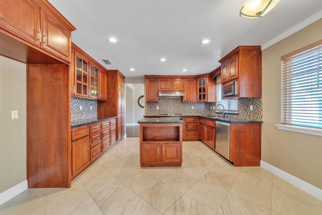 1021 Kirby Ct, Folsom, CA 95630