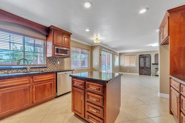 1021 Kirby Ct, Folsom, CA 95630
