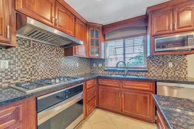 1021 Kirby Ct, Folsom, CA 95630