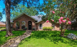 5807 Plantation Dr, Tyler, TX 75703