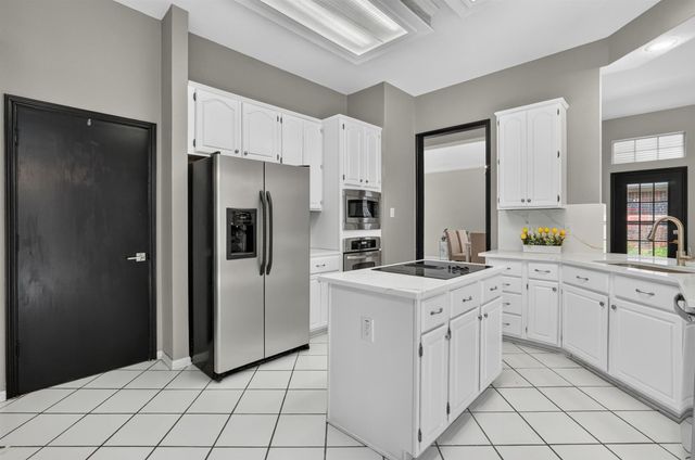 3208 Village Oak Drive, Arlington, TX 76017