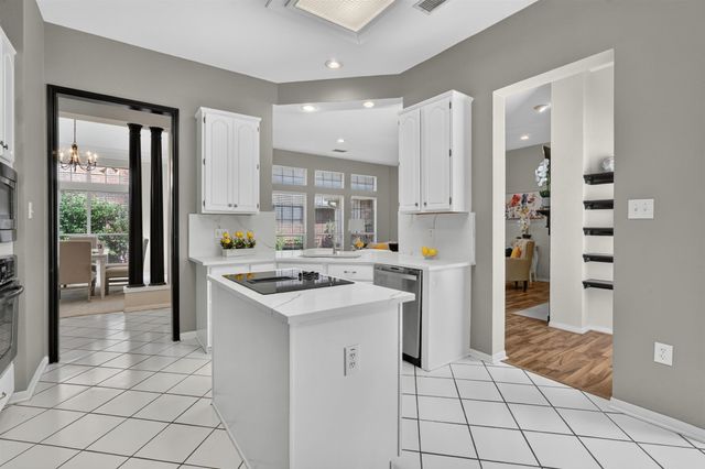 3208 Village Oak Drive, Arlington, TX 76017