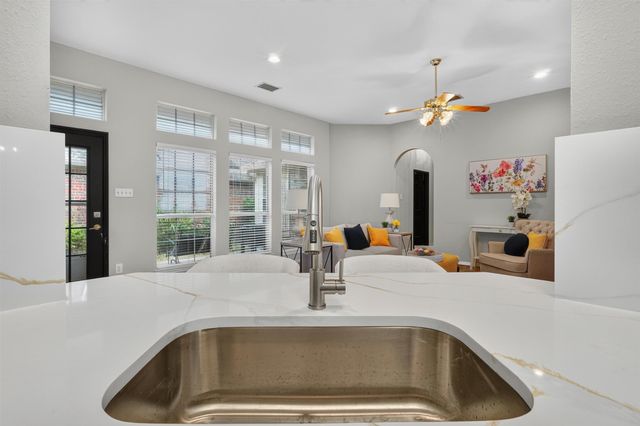 3208 Village Oak Drive, Arlington, TX 76017