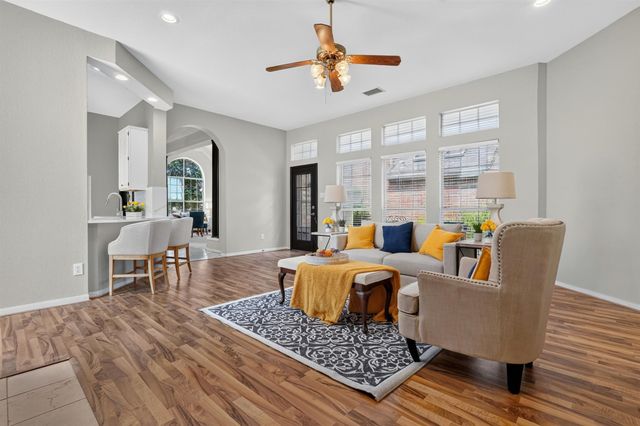 3208 Village Oak Drive, Arlington, TX 76017