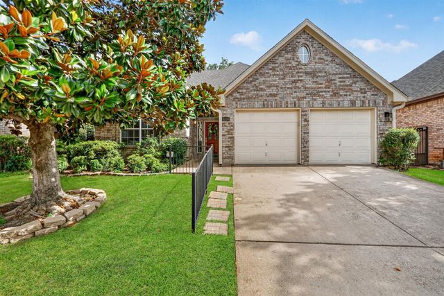 3208 Village Oak Drive, Arlington, TX 76017