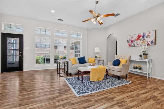 3208 Village Oak Drive, Arlington, TX 76017