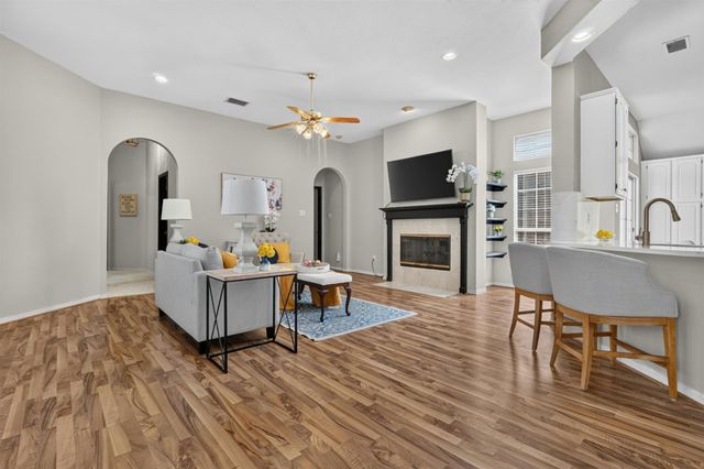 3208 Village Oak Drive, Arlington, TX 76017