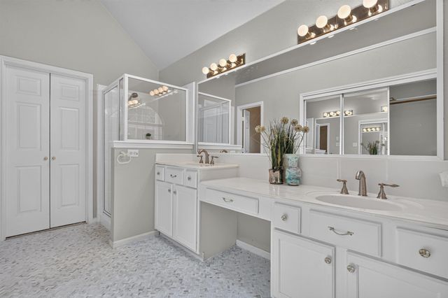 3208 Village Oak Drive, Arlington, TX 76017