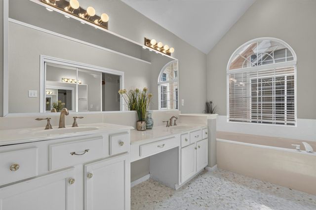 3208 Village Oak Drive, Arlington, TX 76017