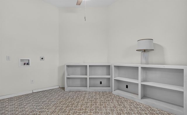 3208 Village Oak Drive, Arlington, TX 76017