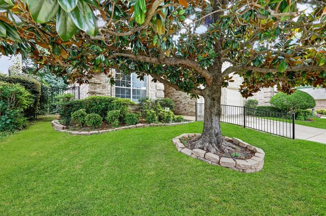 3208 Village Oak Drive, Arlington, TX 76017
