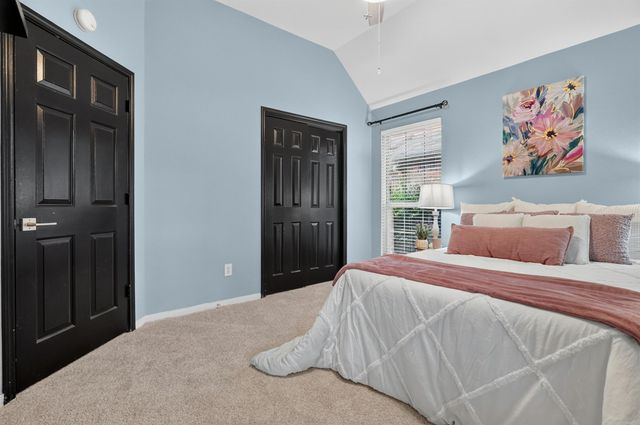 3208 Village Oak Drive, Arlington, TX 76017
