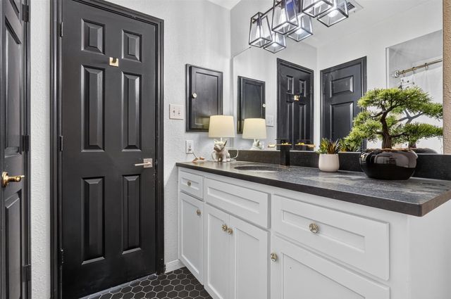 3208 Village Oak Drive, Arlington, TX 76017