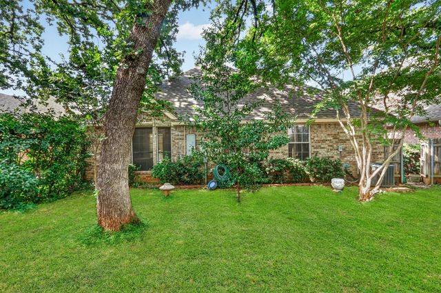 3208 Village Oak Drive, Arlington, TX 76017