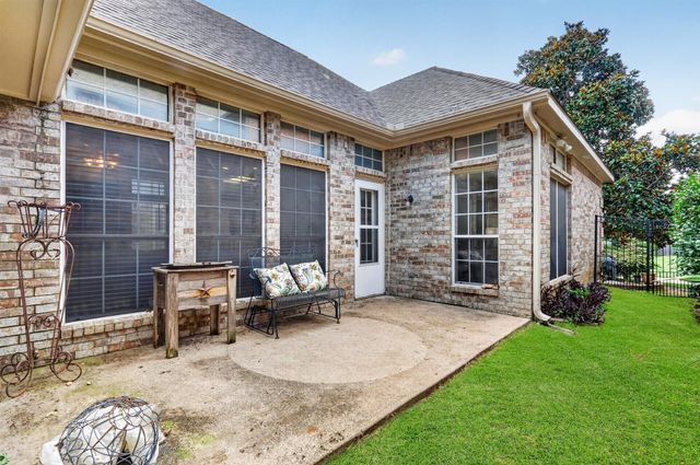 3208 Village Oak Drive, Arlington, TX 76017