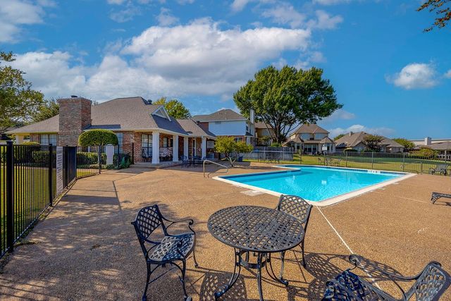 3208 Village Oak Drive, Arlington, TX 76017
